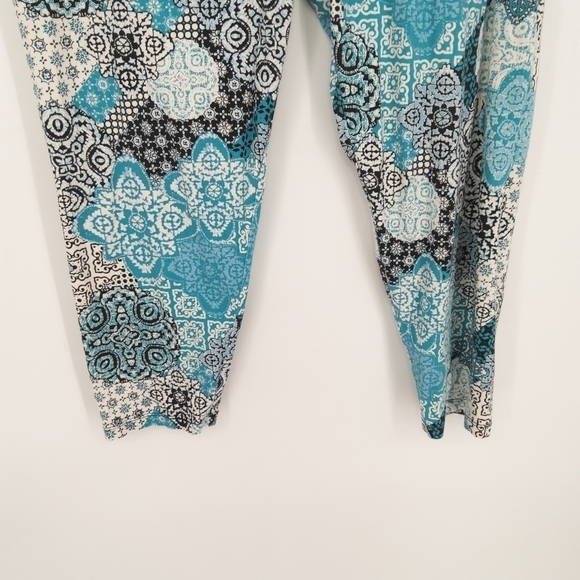 CATO MEDIUM BLUE PATTERNED LOOSE FIT KNIT Capris - Picture 5 of 6